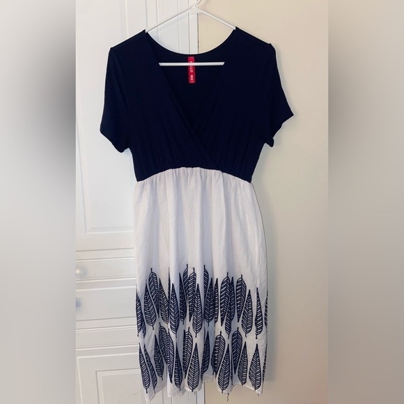 Hello MIZ White and Blue leaf maternity dress - Picture 1 of 3